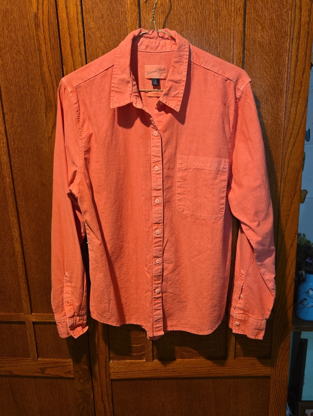 Size Medium Universal Thread Collar Button Down